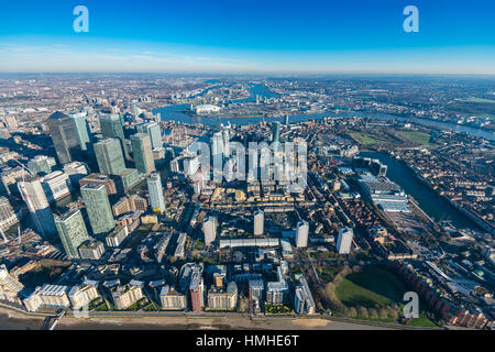 London von oben, Bilder von Canary Wharf in London vom Helikopter aus gesehen Stockfoto