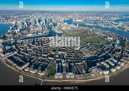 London von oben, Bilder von Canary Wharf in London vom Helikopter aus gesehen Stockfoto