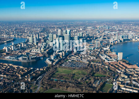 London von oben, Bilder von Canary Wharf in London vom Helikopter aus gesehen Stockfoto