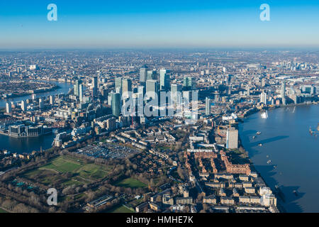 London von oben, Bilder von Canary Wharf in London vom Helikopter aus gesehen Stockfoto