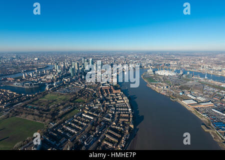 London von oben, Bilder von Canary Wharf in London vom Helikopter aus gesehen Stockfoto
