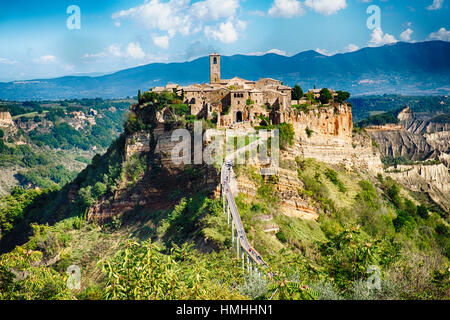 Panoramablick auf einem alten Hügel Stadt Civita di Bagnoregio, Umbrien, Italien Stockfoto