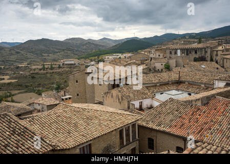 Blick auf Sos del Rey Catolico. Es ist eine historische Stadt und Gemeinde in der Provinz Zaragoza, Aragon, im Osten Spaniens. Stockfoto