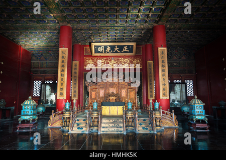 Des Kaisers Thron im Palast der Himmlischen Reinheit in der verbotenen Stadt, Peking Stockfoto