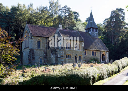 St. Marien Kirche, Holmbury St. Mary, Surrey, England, Vereinigtes Königreich Stockfoto