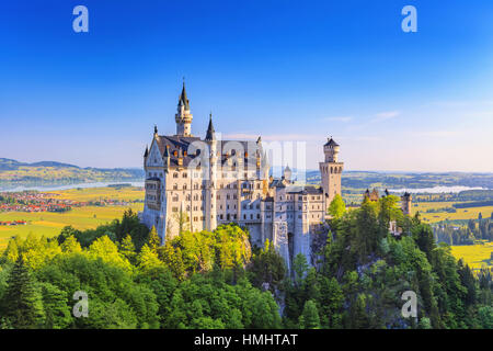 Sommer-Blick auf das Schloss Neuschwanstein, Füssen, Bayern, Deutschland Stockfoto