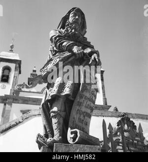 Statuen Vor der Kirche Heiligtum des Guten Herrn Jesus in Congonhas, Brasilien 1966. Statuen vor der Kirche Wallfahrtskirche Bom Jesus Matosinhos in Congonhas, Brasilien 1966. Stockfoto