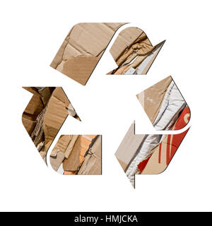 Recycling-Symbol gemacht von Kartonagen zerkleinert, gepresst und gestapelt Stockfoto