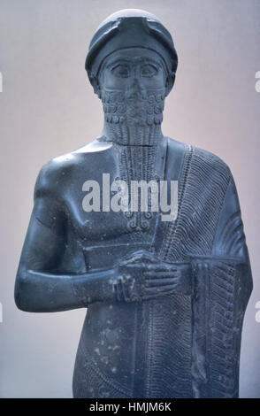 Basalt Statue von Puzur-Ishtar (c 2050-2025 v. Chr.), Shakkanakku, militärische Gouverneur oder Prinz von Mari, Babylon, Mesopotamien. (Mari ist Hariri, die jetzt in Syrien sagen). Statue auf dem Display in Istanbul Archäologische oder Archäologie Museum. Stockfoto