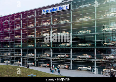 Mercedes Benz Niederlassung Munchen Bayern Deutschland Stockfotografie Alamy