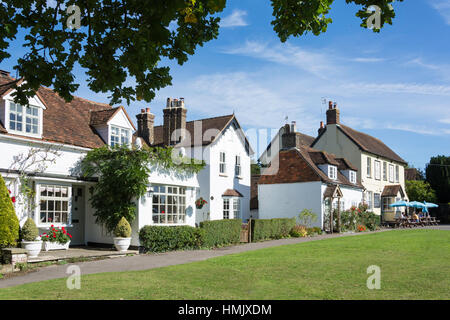 Royal Oak Pub und Häuschen, Brockham Green, Brockham, Surrey, England, Vereinigtes Königreich Stockfoto