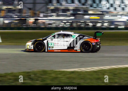 Das Alex Job Racing Team Audi R8 LMS GT3 # 23 Auto rast durch Infield Track an der Rolex 24 auf dem Daytona International Speedway Stockfoto