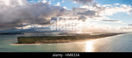 Panoramablick auf Matakana Island, Blick vom Mount Maunganui, Bucht von viel Region, Nordinsel, Neuseeland Stockfoto