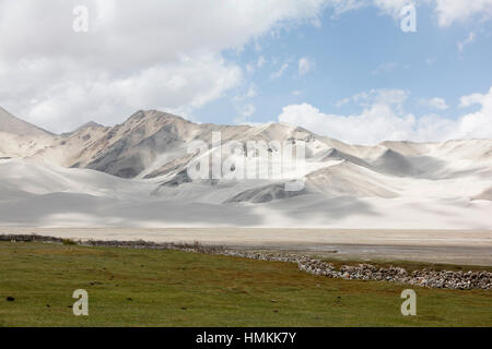 White Sands, Berge und Bulung-Kul-See Stockfoto