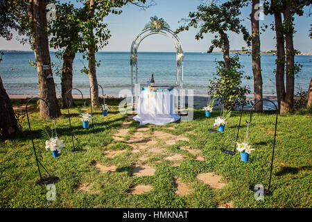 Strand Hochzeitsdetails direkt am Meer Stockfoto