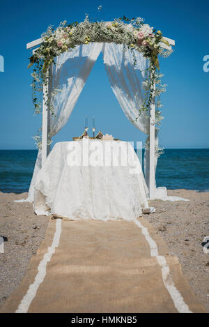 Strand Hochzeitsdetails direkt am Meer Stockfoto