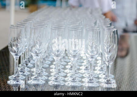 Brille von weißen Sekt Champagner viele Nahaufnahmen Stockfoto