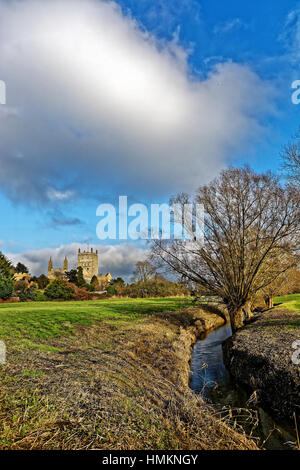 Die Marina liegt nur 1km vom Stadtzentrum Tewkesbury und sichere Liegeplätze hat. Diese Szene ist im Winter. Stockfoto