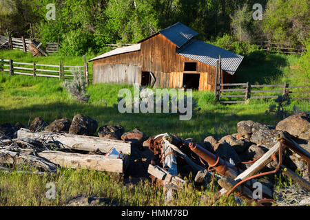 Scheune, Riddle Brüder Ranch National Historic District, Donner Und Blitzen Wild und Scenic River, Steens Mountain Genossenschaft Management und Bearbeitung- Stockfoto