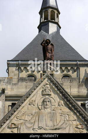 Eisenskulptur von St. Michael den Drachen erschlagen. Das Denkmal der Schlachten an der Marne. Von 1914 bis 1918. Dormans. Stockfoto