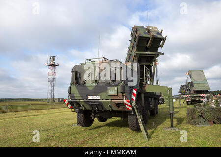 LAAGE, Deutschland - 23. August 2014: Eine deutsche Armee mobile MIM-104 Patriot Boden-Luft-Rakete (SAM) System auf dem Display während des Laage Airbase Open house Stockfoto