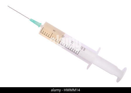 Eine einfache Kunststoffspritze mit Medizin auf weißem Hintergrund. Clipping-Pfad im Inneren. Stockfoto