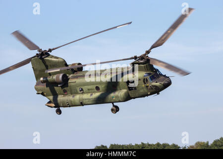 GILZE-RIJEN, Niederlande - SEP 7, 2016: Royal niederländischen Luftwaffe CH - 47D Chinook Hubschrauber zu transportieren. Stockfoto