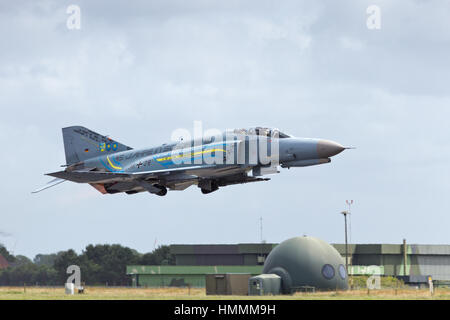 WITTMUND, Deutschland - Juni 29: Deutsche f-4 Phantom ab dem letzten Flug vor der Decommisioned am 29. Juni 2013 in Wittmund, Deutschland. Die f-4 Ph Stockfoto