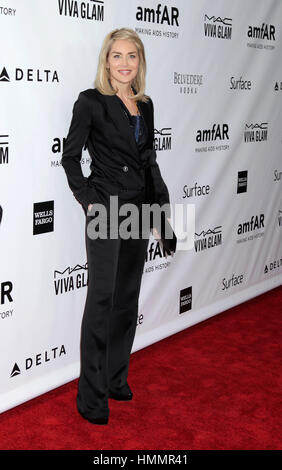 Sharon Stone kommt bei der AmfAR Inspiration Gala im 12. Dezember 2013 in Hollywood, Kalifornien. Foto von Francis Specker Stockfoto