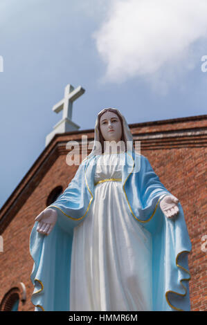 Jungfrau Maria Statue in Kurosaki Kirche, Nagasaki in Japan. Stockfoto