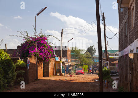 Kikuyu, Kenia - 8. Februar: Menschen auf eine typische Straße in Kikuyu, Kenia auf 8. Februar 2013 Stockfoto