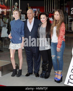 Schauspielerin Kate Bosworth, Links, Sir Philip Green, Demi Lovato, und Chloe Green die Eröffnung von Topshop Topman an der Waldung am 14. Februar in Los Angeles, Kalifornien 2013 teilnehmen. Foto von Francis Specker Stockfoto