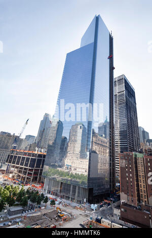 New York City - Juni 22: Fertige Four World Trade Center in New York mit blauem Himmel am 22. Juni 2013 Stockfoto