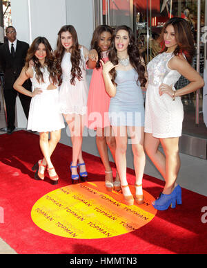 Dinah Jane Hansen, Lauren Jauregui, Ally Brooke, Normani Hamilton und Camila Cabello des Arbeitskreises fünften Harmonie teilnehmen Eröffnung Topshop Topman im Grove in Los Angeles, Kalifornien am 14. Februar 2013. Foto von Francis Specker Stockfoto