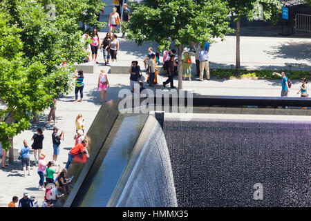 New York City - 23.Juni: Detailansicht der 9/11 Gedenkstätte an das World Trade Center in New York am 23. Juni 2013 Stockfoto