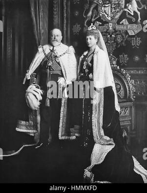 EDWARD VII (1841-1910) mit seiner Frau Alexandra von Dänemark bei der Parlamentseröffnung im Jahre 1910 Stockfoto