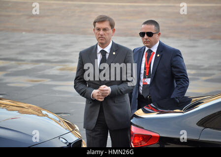 Valletta, Malta. 3. Februar 2017. Der slowenische Premierminister Miro Cerar kommt auf einem Gipfeltreffen des Europäischen Rates in Valletta, Malta, Freitag, 3. Februar 2017. Ein anhaltenden Strom von Migranten aus dem Nahen Osten und Afrika drängt der Europäische Rat einige Zusammenarbeit mit der libyschen Regierung gegen die Strömung von Migranten entlang der zentralen Mittelmeerroute gefordert zu handeln. Bildnachweis: Kendall Gilbert/Alamy Live-Nachrichten Stockfoto