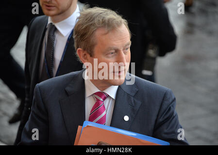 Valletta, Malta. 3. Februar 2017. Irische Taoiseach Enda Kenny kommt auf einem Gipfeltreffen des Europäischen Rates in Valletta, Malta, Freitag, 3. Februar 2017. Ein anhaltenden Strom von Migranten aus dem Nahen Osten und Afrika drängt der Europäische Rat einige Zusammenarbeit mit der libyschen Regierung gegen die Strömung von Migranten entlang der zentralen Mittelmeerroute gefordert zu handeln. Bildnachweis: Kendall Gilbert/Alamy Live-Nachrichten Stockfoto