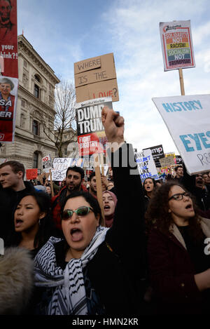 Muslimische verbot. Die Demonstranten versammelten sich vor Downing Street gegen executive order Donald Trump zu protestieren - betitelte seinen 'Muslimische Verbot" Stockfoto