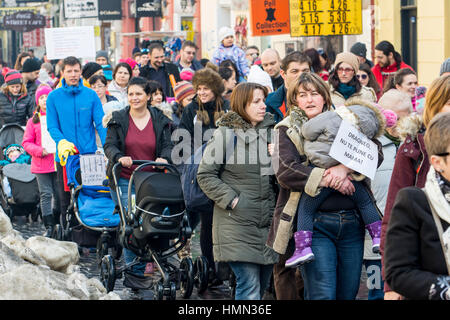 Brasov, Rumänien - 4. Februar 2017: Protest gegen die Entscheidung des Gefangenen Begnadigung vor allem für Korruption. Bildnachweis: Ionut David/Alamy Live-Nachrichten Stockfoto