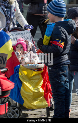 Brasov, Rumänien - 04. Februar 2017:Children protestieren gegen die Entscheidung des Gefangenen Begnadigung vor allem für Korruption. Bildnachweis: Ionut David/Alamy Live-Nachrichten Stockfoto