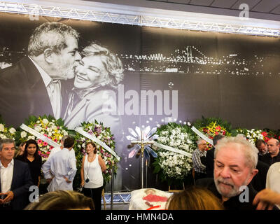 Sao Paulo, Brasilien. 4. Februar 2017. Dona Marisa Leticia Körper wird in der Union von der ABC-Schlosser bekleidet. (Foto: Bruna Custódio/Fotoarena) Credit: Foto Arena LTDA/Alamy Live-Nachrichten Stockfoto