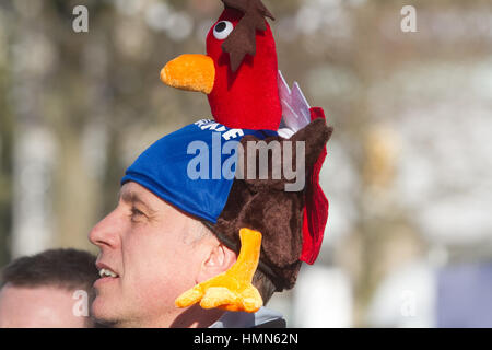 London, Großbritannien. 4 Feb, 2017. bunten französischen Fans ein für die Rbs 6 nations Öffnung, die Auseinandersetzung zwischen England und Frankreich bei Twickenham Credit: Amer ghazzal/alamy Leben Nachrichten ankommen Stockfoto