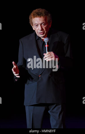 Fort Lauderdale, FL, USA. 9. Februar 2017. Jackie Mason führt auf das Parker-Schauspielhaus am 9. Februar 2017 in Fort Lauderdale, Florida. Stockfoto