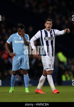 West Bromwich Albion's Jake Livermore (links) und Stoke City Saido Berahino während der Premier League match bei The Hawthorns, West Bromwich. Stockfoto