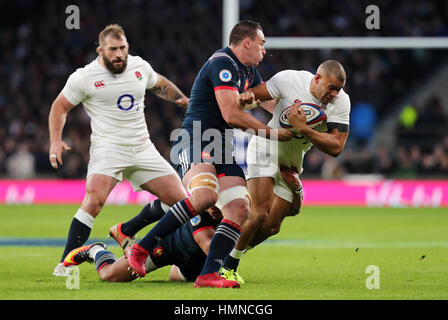 Englands Jonathan Joseph in Aktion während der RBS 6 Nations match im Twickenham Stadium, London. Stockfoto