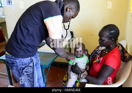 Kenia Turkana, Lodwar, Dorf Kaitese, Krankenstation, Mutter-Kind Betreuung / KENIA Turkana-Stamm, Speichern der Kinder Unterstuetzen Frauen Bei Ernaehrungssicherung, Gesundheit Und Dürre Widerstandsfähigkeit, Gesundheitsstation, Mutter Art Rechtssprechung Stockfoto