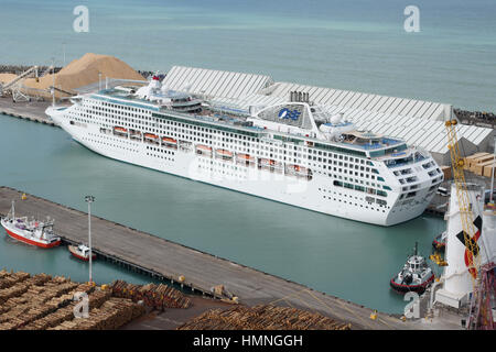 Dawn Princess Sun-Klasse Kreuzfahrtschiff von Princess Cruises betrieben. Am Liegeplatz im Hafen von Napier New Zealand Stockfoto