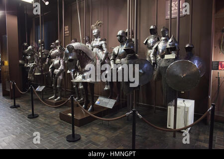 Ritter mit vollen Teller Rüstungen, Kettenhemden Rüstung, Ausstellung im polnischen Armee-Museum in Warschau, Polen, Europa, 16. Jahrhundert Stockfoto