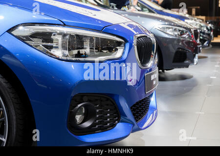 Brüssel - 19. Januar 2017: Zeile von BMW Neuwagen auf dem Display an der Motor Show in Brüssel. Stockfoto